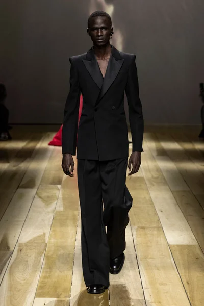 Look 50